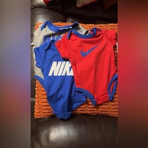 Nike Infant Bodysuit Trio - Red, Blue, Gray